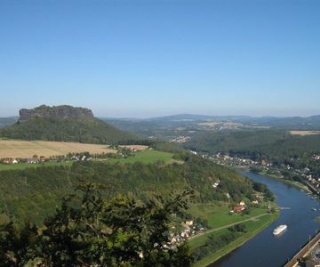Ausblick auf den Lilienstein in der Elbe-Schleife